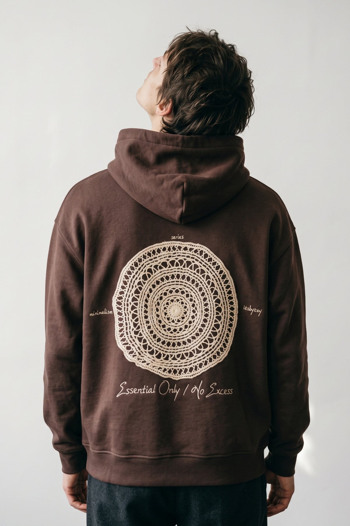 Erkek Essentials Nakışlı Oversize Sweatshirt - kahverengi